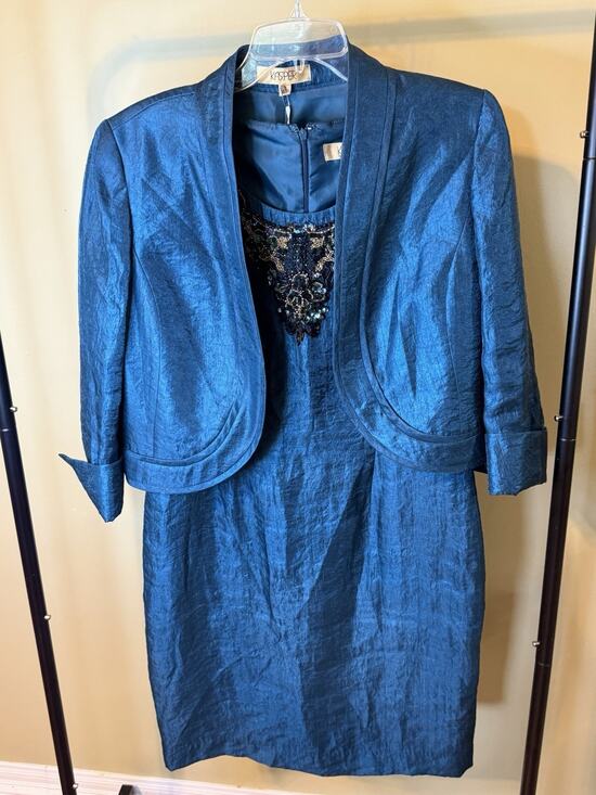 Kasper Dresses & Skirts - Kasper Peacock Sleeveless Dress with Beaded Top and Jacket Size 8